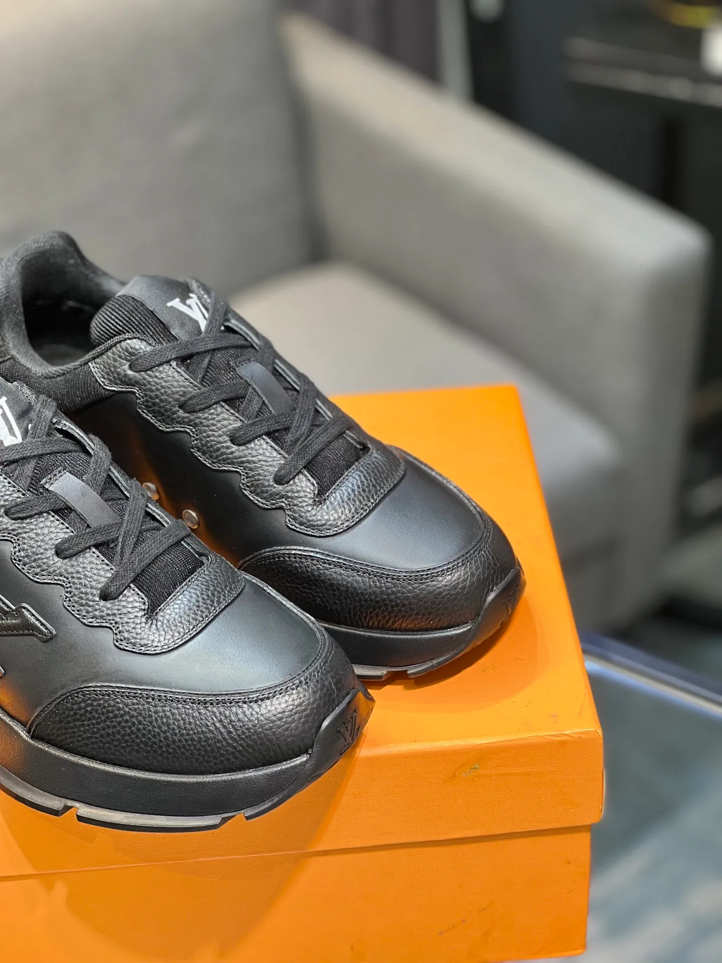 Men's shoes 💰640 LV | Louis Vuitton 2025𝐬𝐬 New spring and summer styles for couples, men's styles come out first. The counter features the latest casual shoes. Hard goods are new🆕 ❥Purchase level! Full of high-end feel! A popular model among bloggers at home and abroad, it’s retro and fashionable and looks amazing on your feet! Wear a lot of happiness! Mainly recommended model on the official website★ ▪️Upper: Original custom-made imported calfskin fabric ▪️Inner lining: breathable gauze imported from Italy ▪️Outsole: rubber foam ➕tpu high-end outsole ▪️Shoe size: 36-44 (customized for 45 and 46)